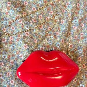 Vintage style Red Lip-Shaped Crossbody Bag